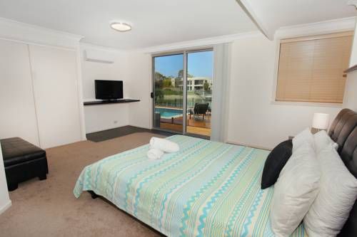 4 bedroom home on canal
