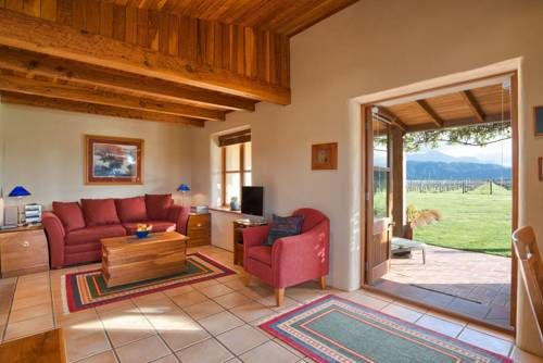 Straw Lodge Vineyard and Boutique Lodging