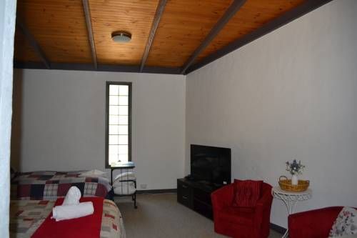 Colonial Motel
