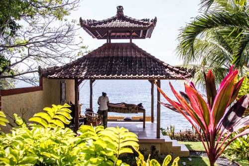 Teluk Indah Beach & Pool Villa