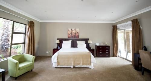 WoodRidge Palms Boutique Hotel