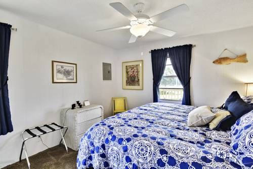 Prager Bay View by RedAwning
