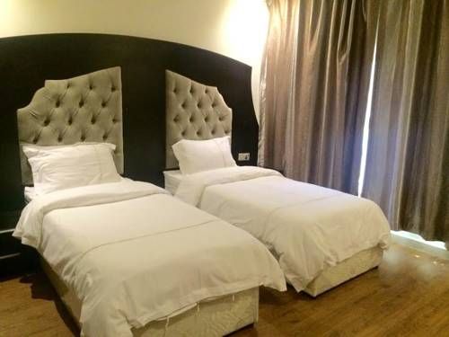 Grand Plaza Hotel Suites