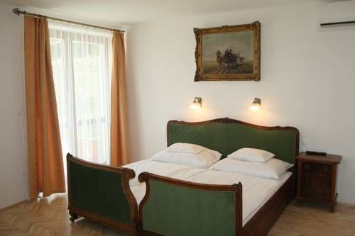 Dandelion Villa Gizella