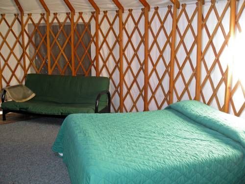 Yosemite Lakes Hillside Yurt 11