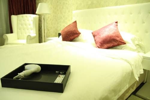 Jiashan Hool Ywood Hotel