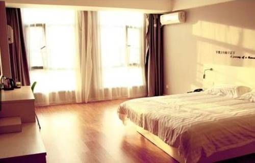 Motel 168 (Yining Shanghai Town)