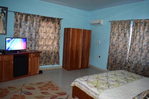 Coconut Pointe Villa & Beach Resort