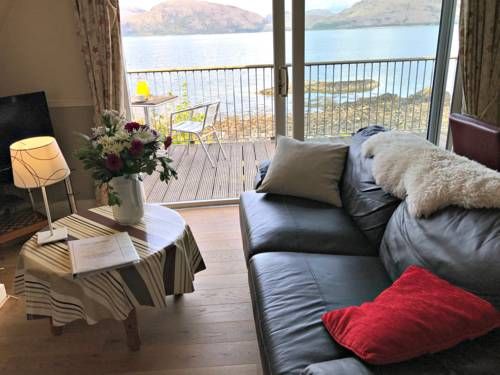 Loch Linnhe Waterfront Lodges with Hot Tubs