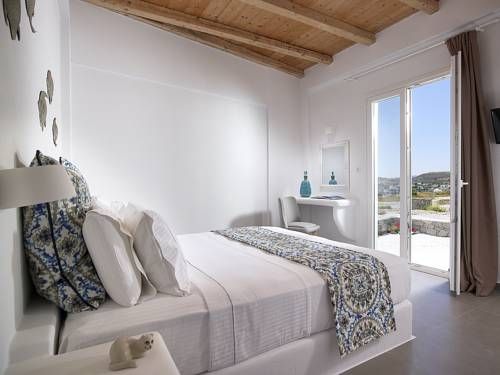 Lithos Luxury Rooms (Adults Only)