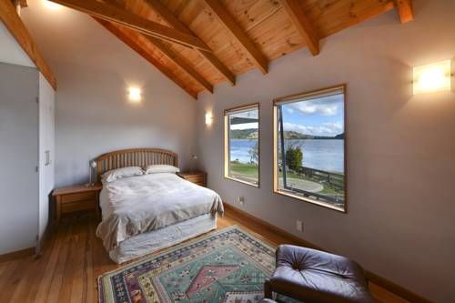 Rotorua Lakes Luxury Lakeside Bed and Breakfast