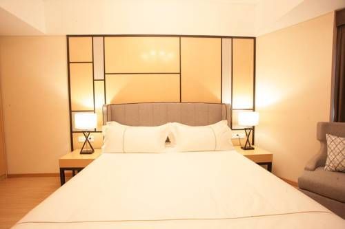 Resplendent Luxury Hotel QingDao Carvinal
