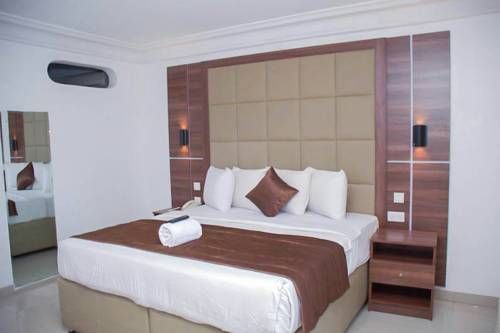 Presken Hotel (Awolowo way)