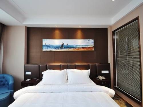 Metropolo, Nanjing, Hundred lakes