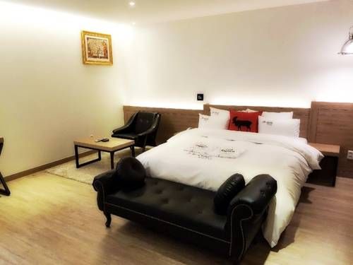 Decalle Hotel