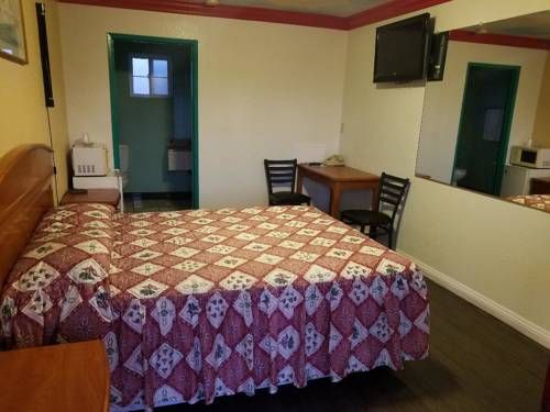 Super 7 Motel