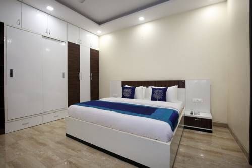 FabHotel Shashank Villa