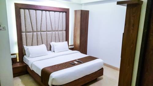 OYO 13468 Hotel Jai Malhar Residency