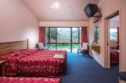 Karamea Village Hotel