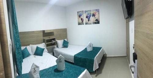 Ayenda 1621 Piscina Real