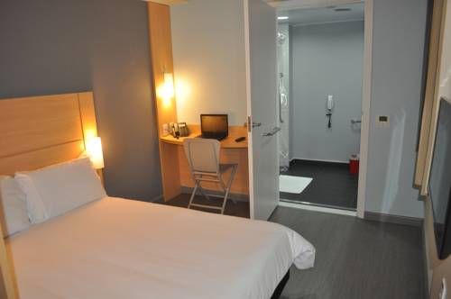 ibis Marilia