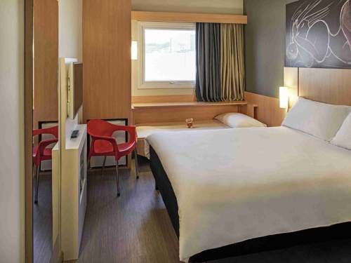ibis Marilia