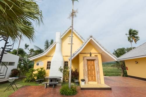 Apinya Resort Bangsaray