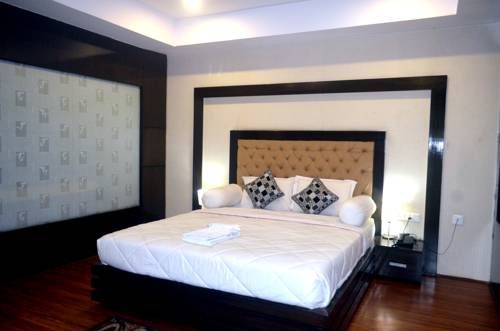 BANERJEE INN , CITY CENTER