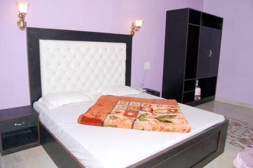 OYO 43476 Vatika Resort