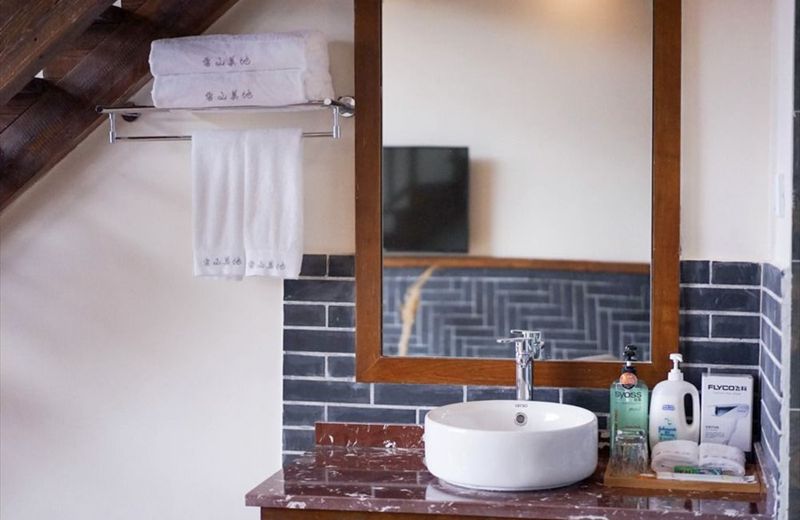 Lugu Lake Yonsamity Resort Hotel