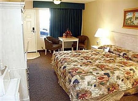 Tropicana Inn & Suites