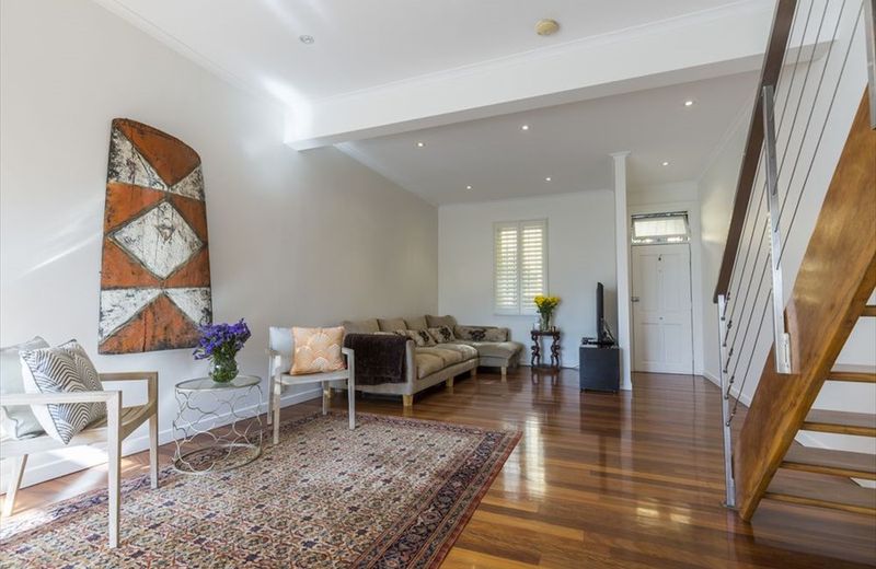 Three Storey Terrace In Heart Of Sydney