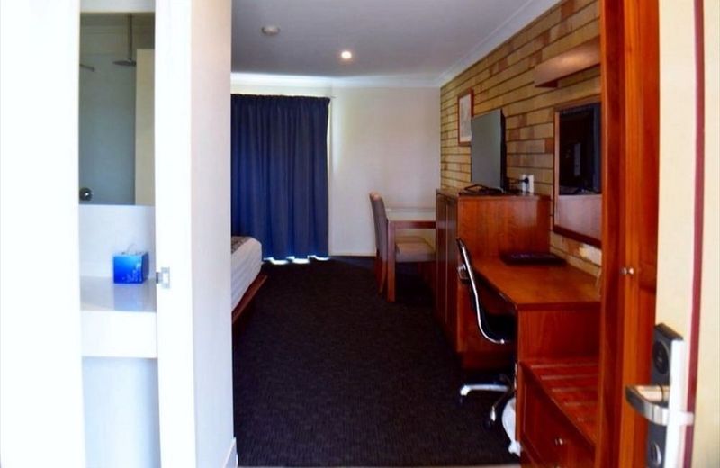Western Heritage Motor Inn