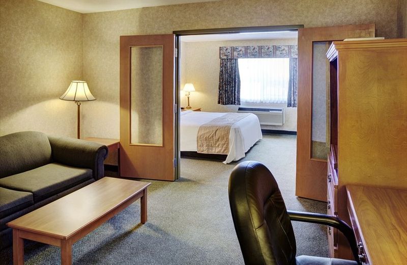 Days Inn & Suites by Wyndham Brooks
