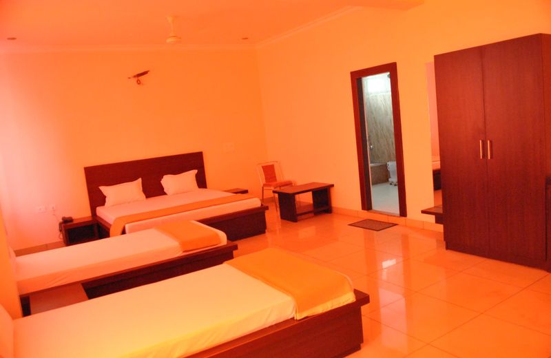 Saket Hotel And Restaurant