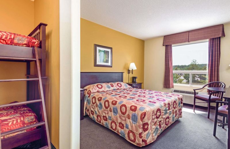 Super 8 by Wyndham Midland