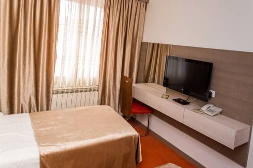 Hotel S