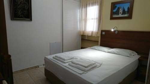 Eleni Rooms
