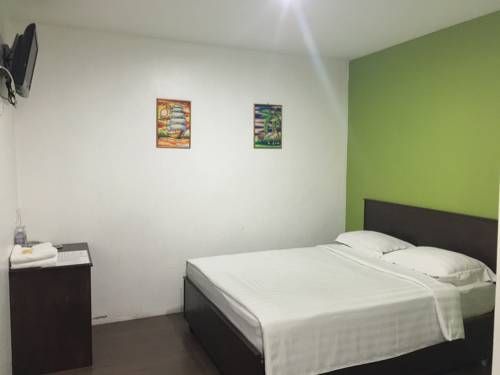 Red Tomato Hotel