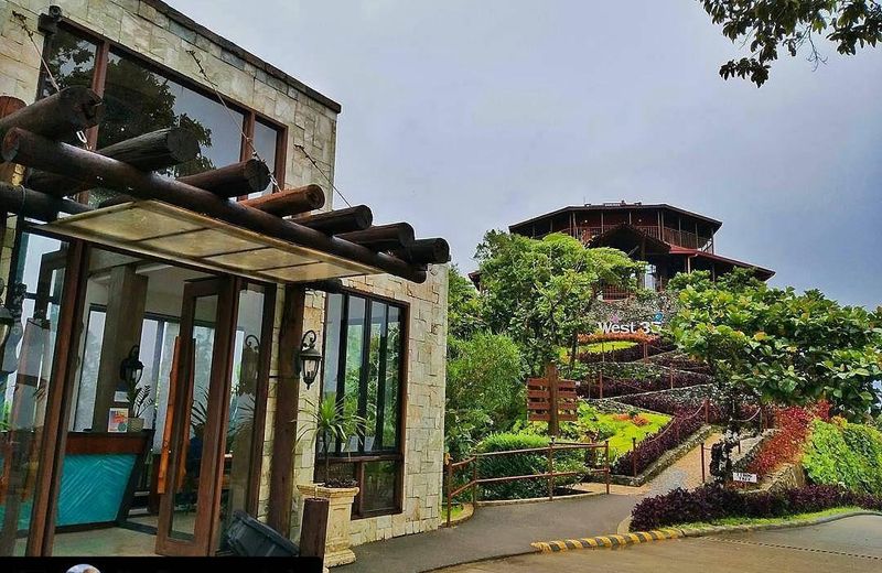 West 35 Eco Mountain Resort