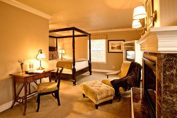 Cannon Beach Hotel