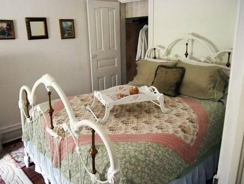 The Maid's Quarters Bed Breakfast & Tearoom