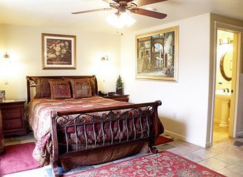 Silverton Inn & Suites