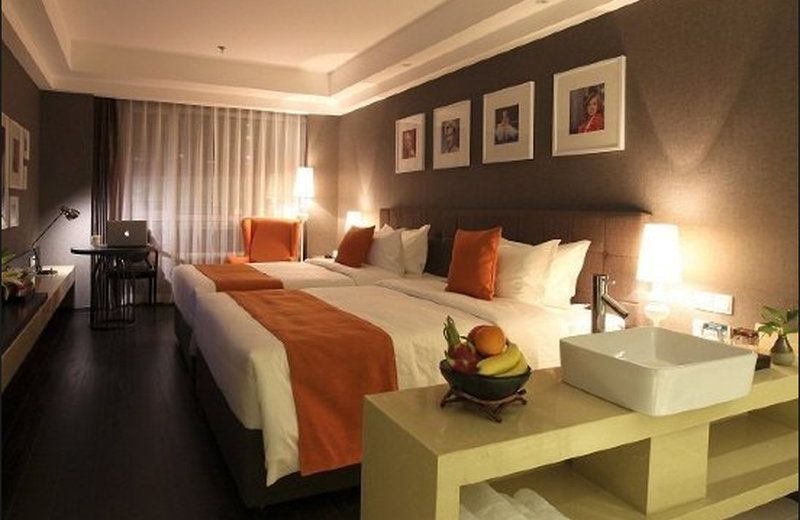 Holz Hotel (Shenyang International Exhibition Center New South Railway Station)