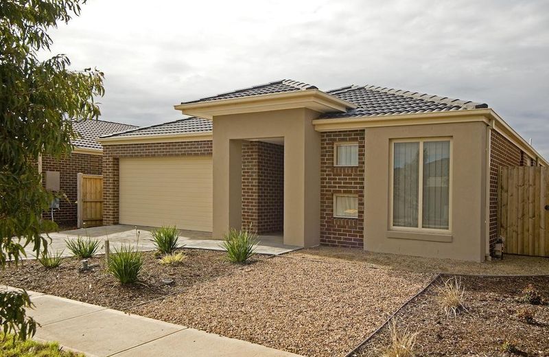 SERVICED HOUSES POINT COOK