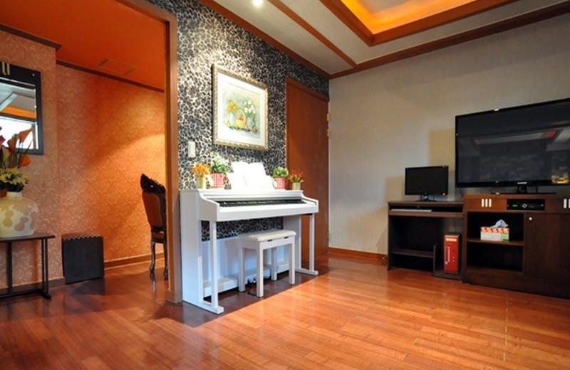 Goodstay Riviera Hotel