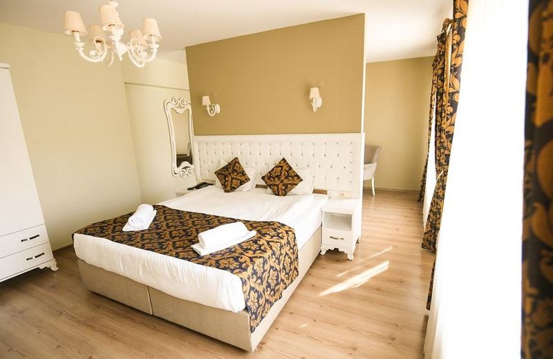 Egas Hotel