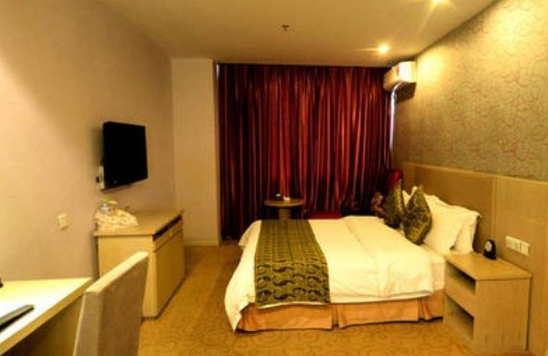 RAYNE HOLIDAY HOTEL