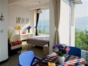 Dali Full Moon Island Hotel