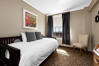 LaSalle Boutique Hotel